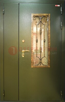 Стальная дверь со стеклом и ковкой ДСК-29 для квартиры в Новосибирске